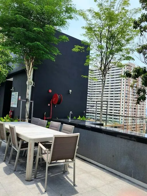 Urban Muji Retreat Suites #3Br #2Carparks Jelutong Daire
